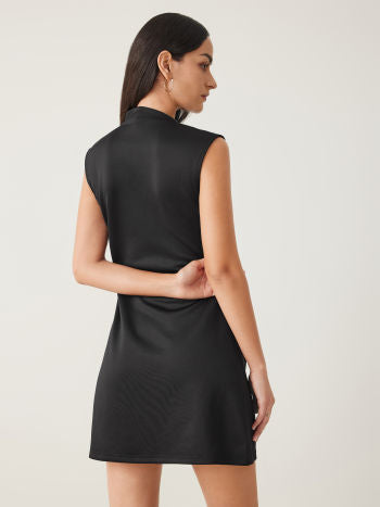 Ärmellös Mini Klänning Med Polokrage Och Rynkdetalj