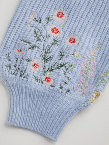 Stickad Polotröja Med Blomsterbroderi