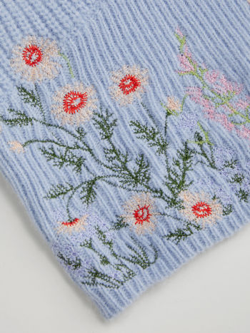 Stickad Polotröja Med Blomsterbroderi