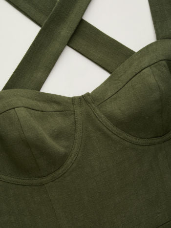 Linblandad Plisserad Jumpsuit Med Fyrkantig Hals Och Korsdetalj