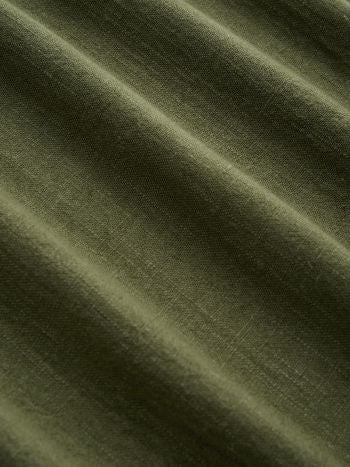 Linblandad Plisserad Jumpsuit Med Fyrkantig Hals Och Korsdetalj